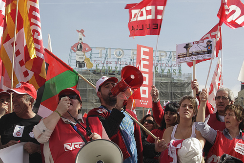 CCOO_banderas_mani_AENA