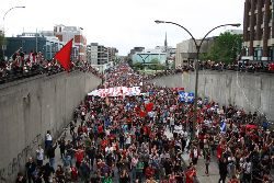 canad_mani_masas_crowd-Justin_Ling