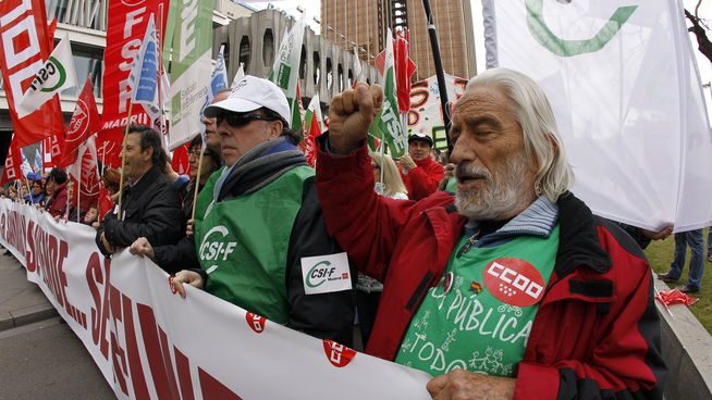 Sevilla-marcha kilometrica-recortes-marea verde-Educacion MDSIMA20130317 0070 5