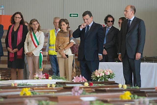 Lotta by Lampedusa coffins-Palazzo Chigi
