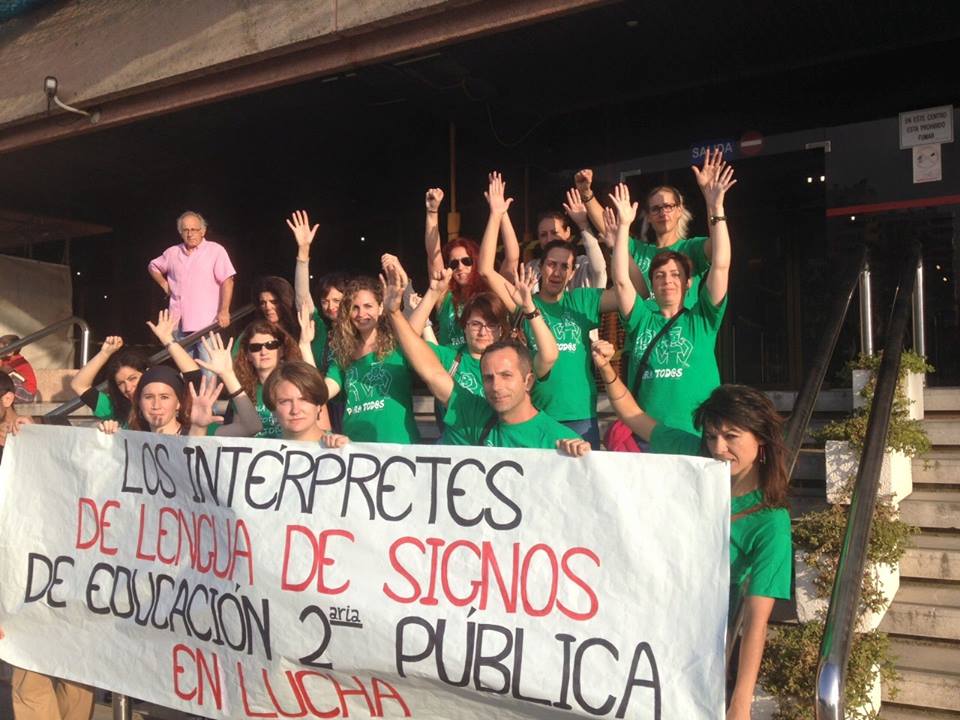 Intérpretes - pancarta Edificio Negro 20-mayo