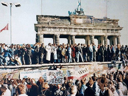 Hace 26 años, tras la caída de la Unión Soviética, los defensores del capitalismo estaban eufóricos. Hoy, ni una piedra sobre otra queda de sus confiadas predicciones / Imagen: antaldaniel